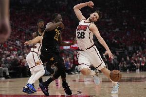 尼克-杨：相比火箭我更看好勇士 库追巴的经验能让他们跻身前三