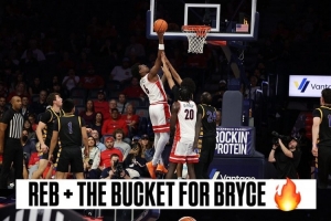 布莱斯摘下前场篮板补篮 詹姆斯转发赛场照：耶 6号！