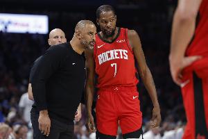 乌度卡：KD是个无私的传球手 他吸引防守后其他人要打好四打三