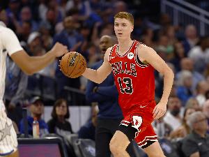 射手就要投得准！许尔特8中6&三分5中3贡献18分4板4助