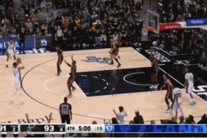 连珠炮！瓦塞尔和文班相继三分穿针 马刺反超比分打停热火