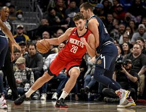 火龙系！申京赛季前5场场均7.6助 仅次于约基奇&张伯伦中锋第三