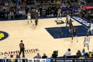 一飞冲天！库明加中路长驱直入 起飞滑翔双手暴力虐筐