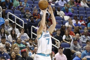 稳定得不像新秀！4号秀克尼佩尔16中7砍下20分12板2助