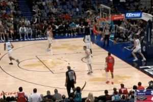 太兴奋！奎因甩传助攻墨菲空切隔扣克尼佩尔 但挂筐引体向上吃T